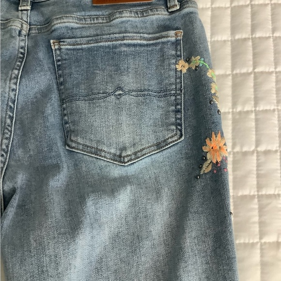Lucky Brand Boot Cut Embroidered Jeans - Picture 6 of 6
